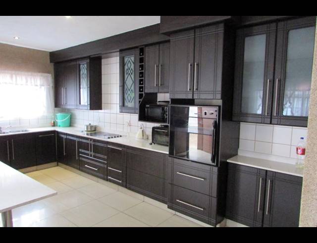 6 BEDROOM HOUSE FOR SALE IN WHITE RIVER EXT 18